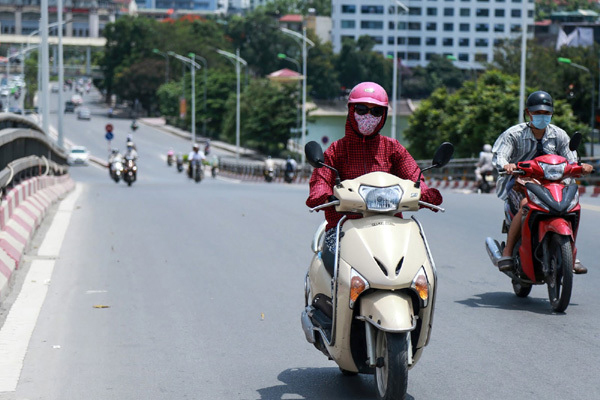 du-bao-thoi-tiet-12-7-mien-bac-ngay-nang-chieu-toi-mua-rao-vai-noi.jpg